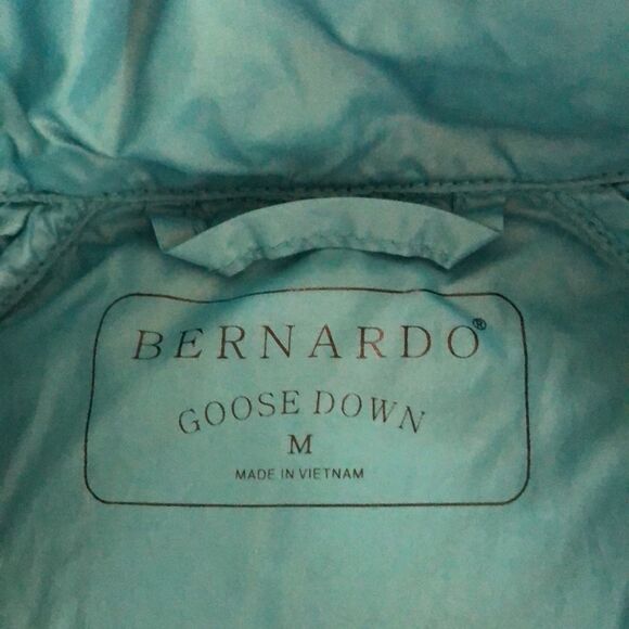 Bernardo Blue Channel Quilt Down Vest Sz M, Packable, Sporty, Outdoors - Picture 10 of 11